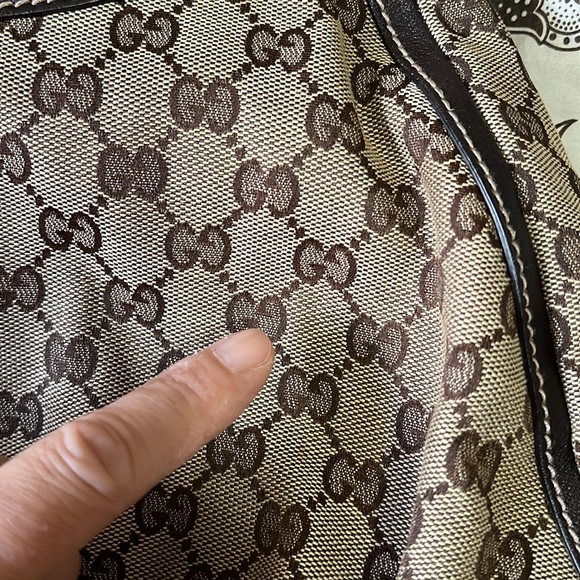 Vintage Gucci Shoulder Bag. Come with free wallet - Picture 8 of 16